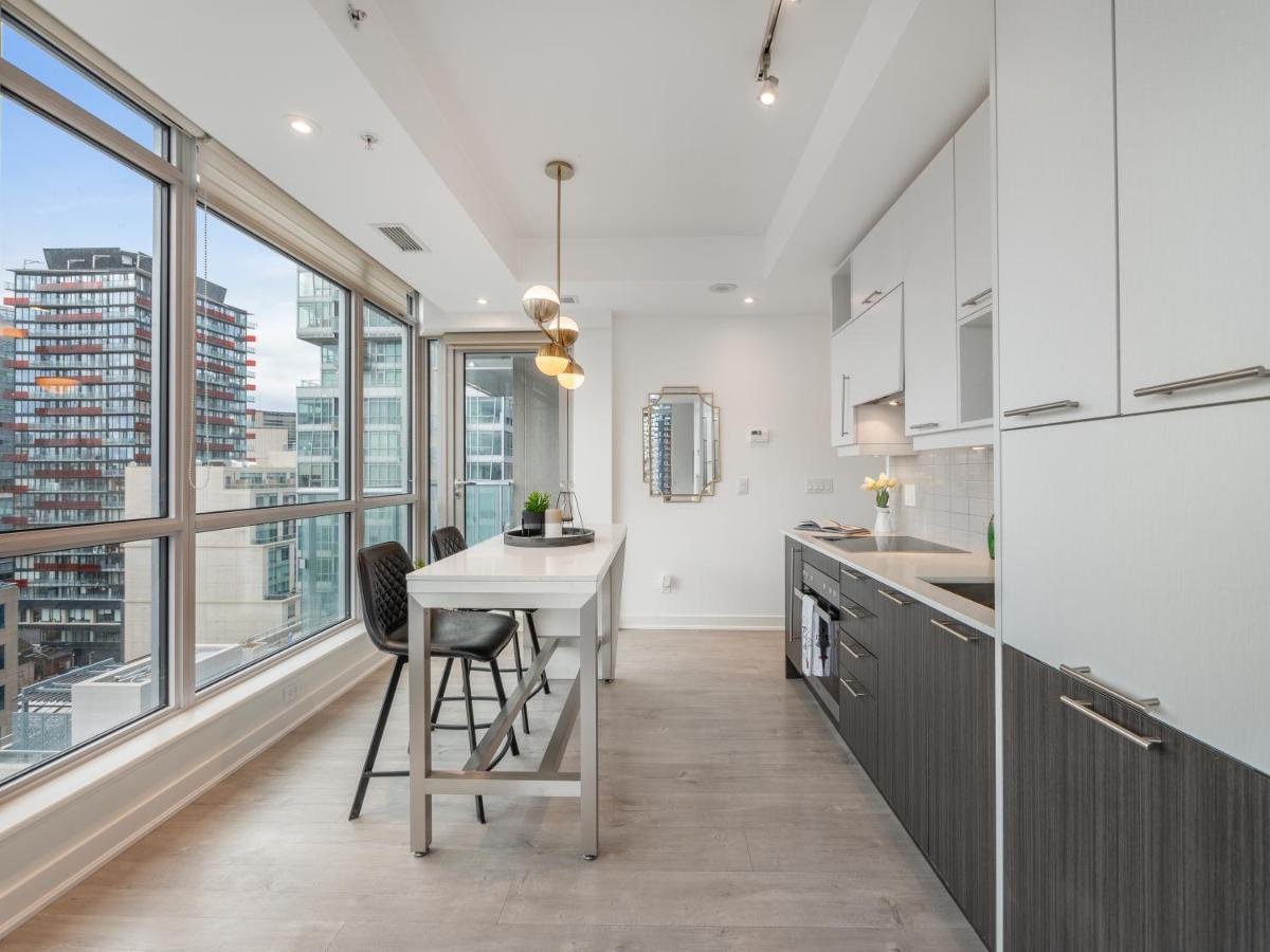Luxury 2 Bedroom In The Heart Of Entertainment District W/ Cn Tower View Toronto Exteriér fotografie